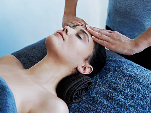 Beauty-Anwendung-mit-Massage