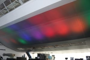 Das-Zeppelin-Museum-erstrahlt-in-Regenbogenfarben-innen