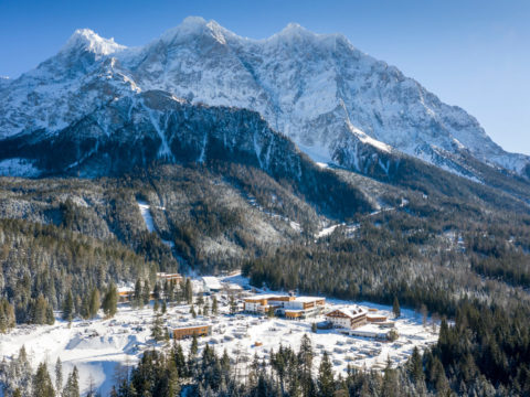 Luftaufnahme des Ferien- und Campingresorts Zugspitz Resort in der Tiroler Zugspitz Arena - Fotograf: Günter Standl