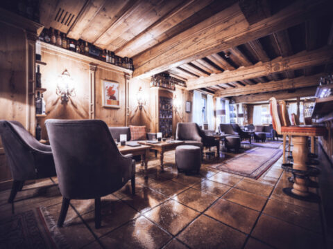 Mit Tiroler Aromen sowie heimischen Zutaten steht der Hotelier und Bar-Ausbildner Andreas Hotter für eine eigens kreierte „Alpine Mixology“. Bildnachweis: © Hotel Englhof