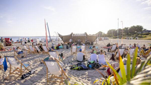Lässige Strandkonzerte mit Meerblick gibts kostenfrei bei der 'Musik im Strandkorb' Bildrechte: Tourismus-Agentur Lübecker Bucht Fotograf: Christian Schaffrath