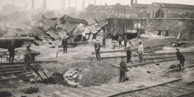Zwangsarbeiter auf Wehü 1944/45 © thyssenkrupp Corporate Archives, Duisburg
