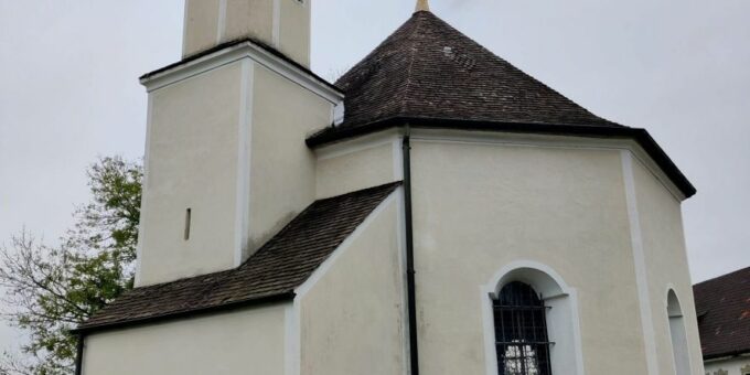 St. Nikolaus-Kapelle in Geretsried * Foto: Deutsche Stiftung Denkmalschutz/Schabe